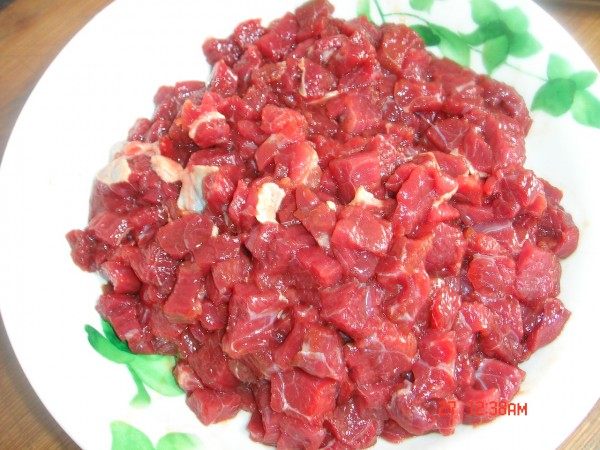 芹菜炒牛肉粒步骤5