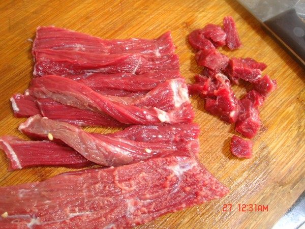 芹菜炒牛肉粒步骤4