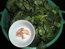 蒜香菠菜步骤1
