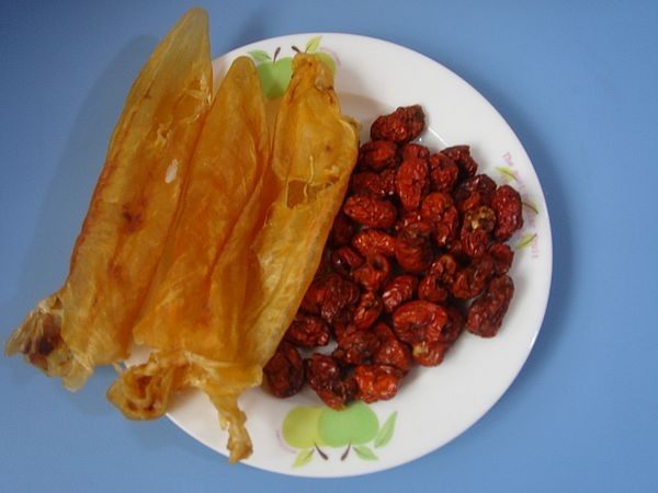 花胶红枣煲银耳步骤1