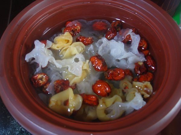 花胶红枣煲银耳步骤6
