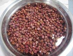 红豆煲排骨步骤1