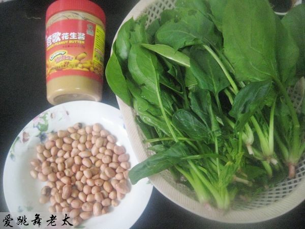 花生仁酱拌菠菜步骤1