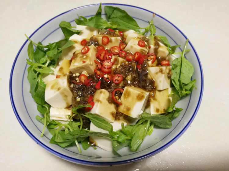 荆芥拌豆腐步骤7