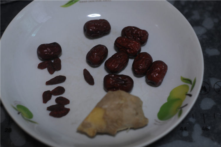 #盛夏餐桌#生姜红枣饮步骤1