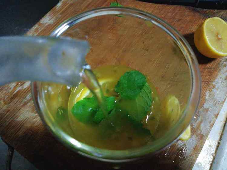 柠檬百香果饮#盛夏餐步骤3