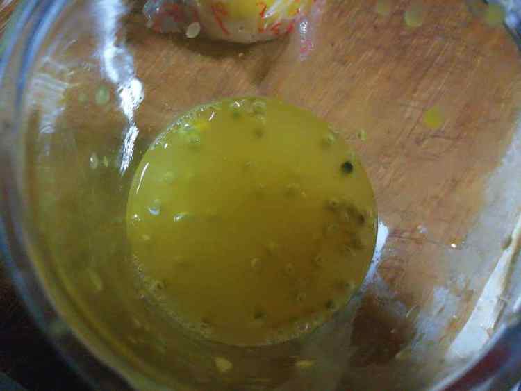 柠檬百香果饮#盛夏餐步骤2