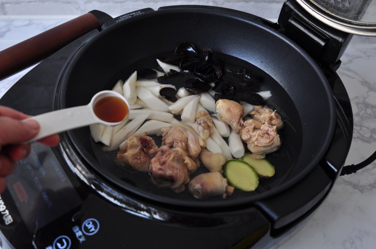 山药鸡腿汤步骤7