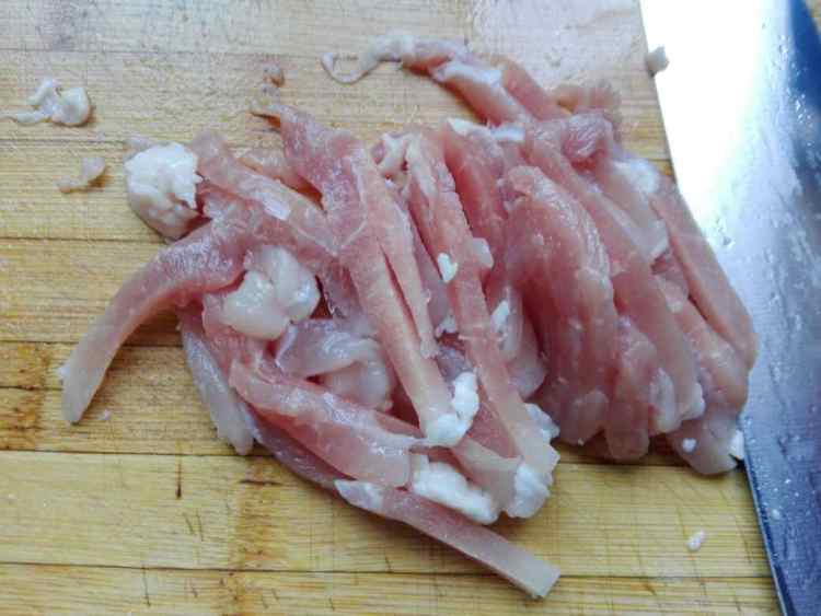 香芹炒肉丝步骤4