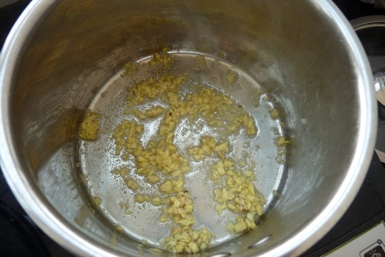 茶油姜拌当归苗步骤4
