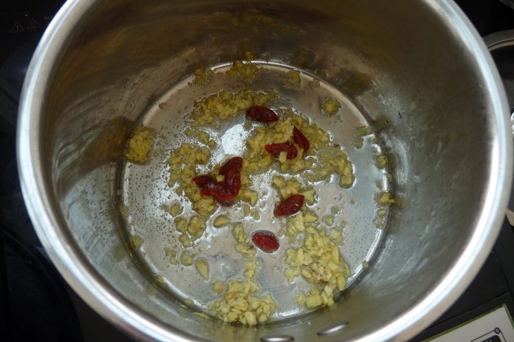 茶油姜拌当归苗步骤5