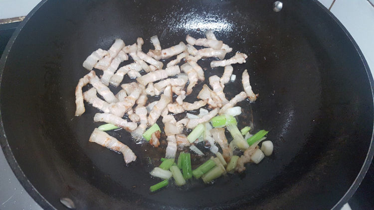 金针菇炒胡萝卜步骤4