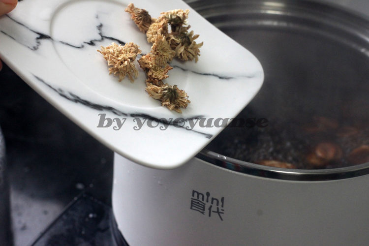 罗汉果菊花茶步骤5