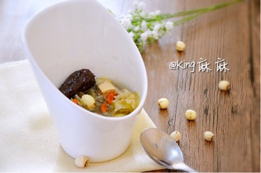 银耳莲子煲鸡汤步骤13