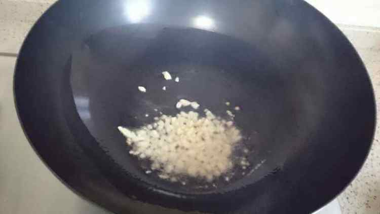 杏鲍菇炒菠菜步骤2