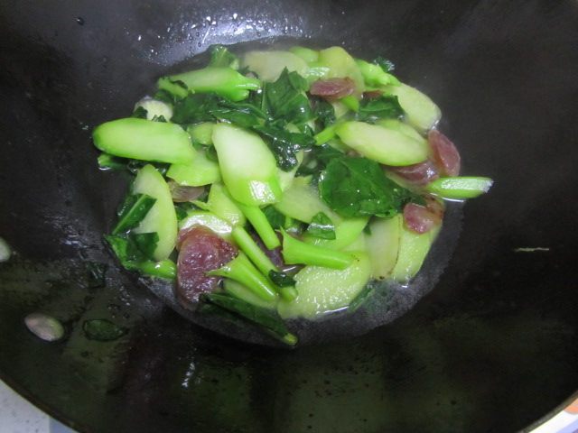 芥蓝炒香肠步骤8