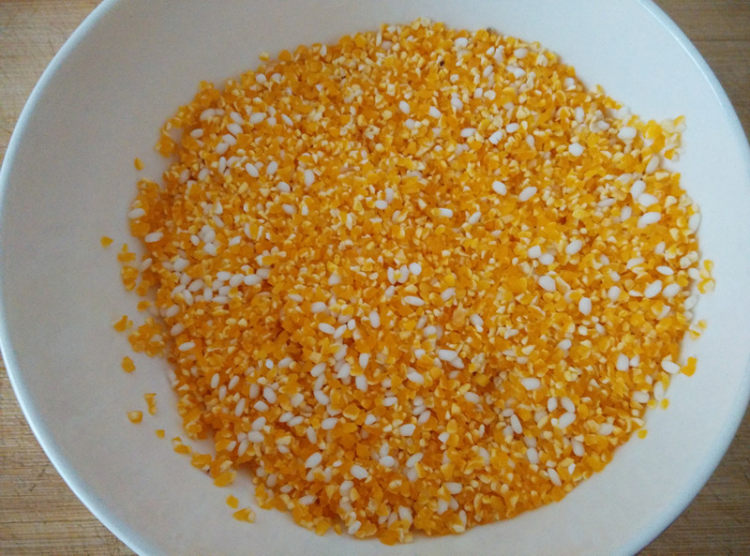 胡萝卜红薯玉米碴稀饭步骤2
