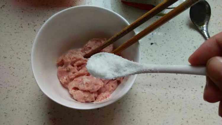 豌豆肉丸汤步骤3