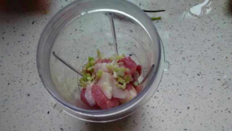 豌豆肉丸汤步骤2