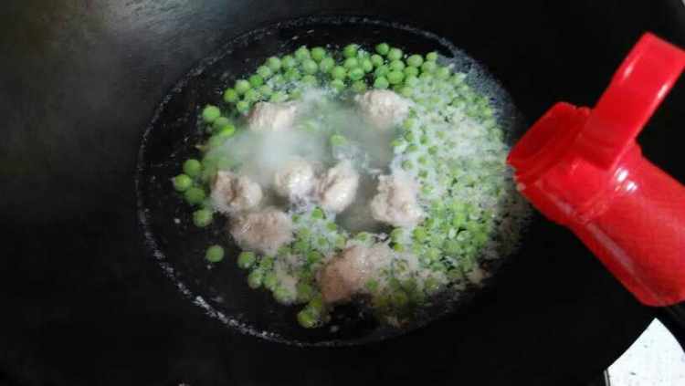 豌豆肉丸汤步骤11