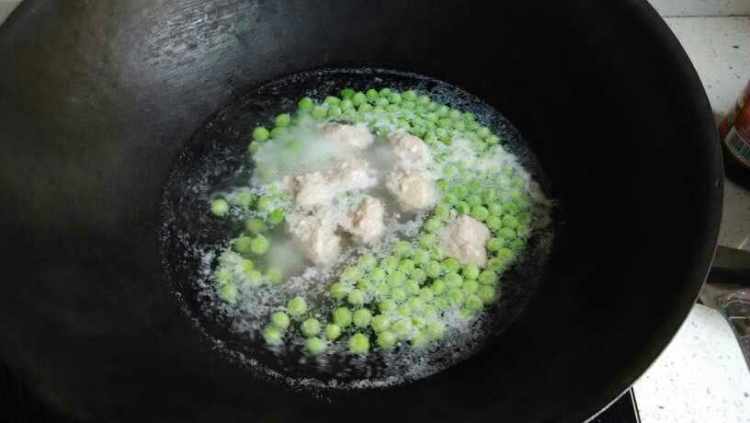 豌豆肉丸汤步骤12