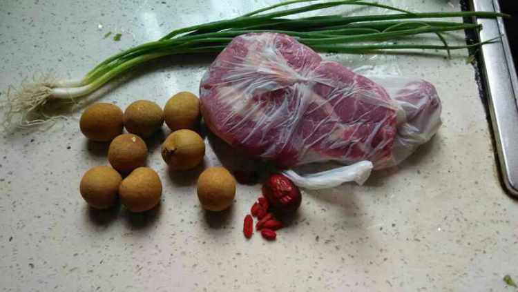 龙眼蒸肉饼步骤1