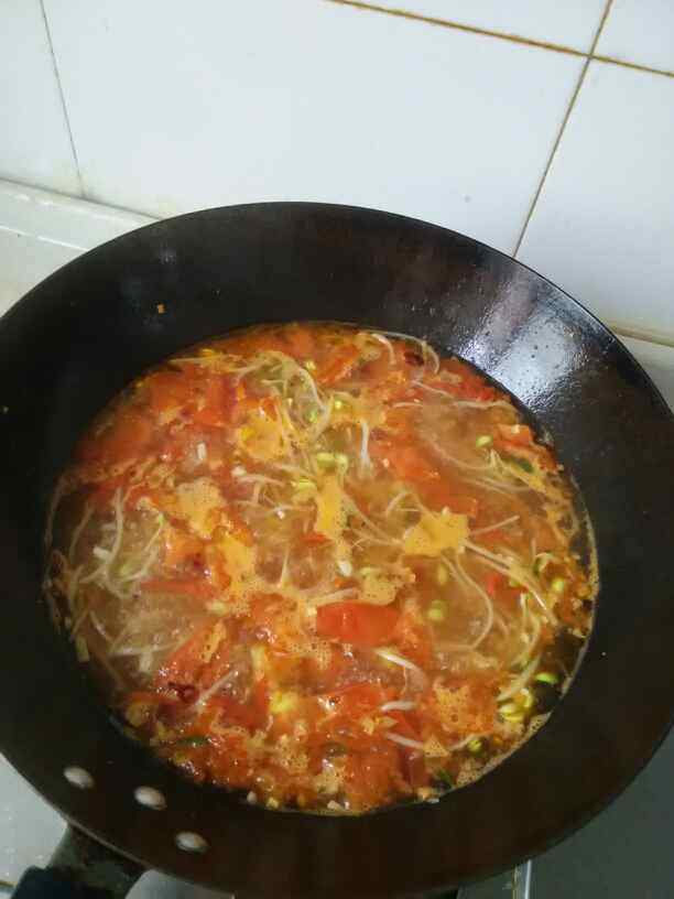 西红柿豆芽鸡蛋面步骤5