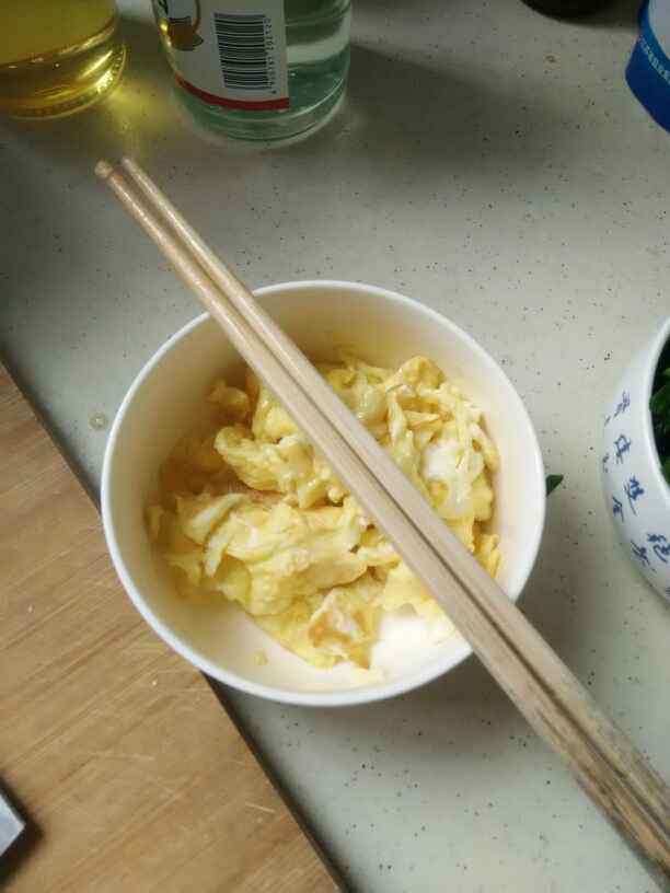 西红柿豆芽鸡蛋面步骤2