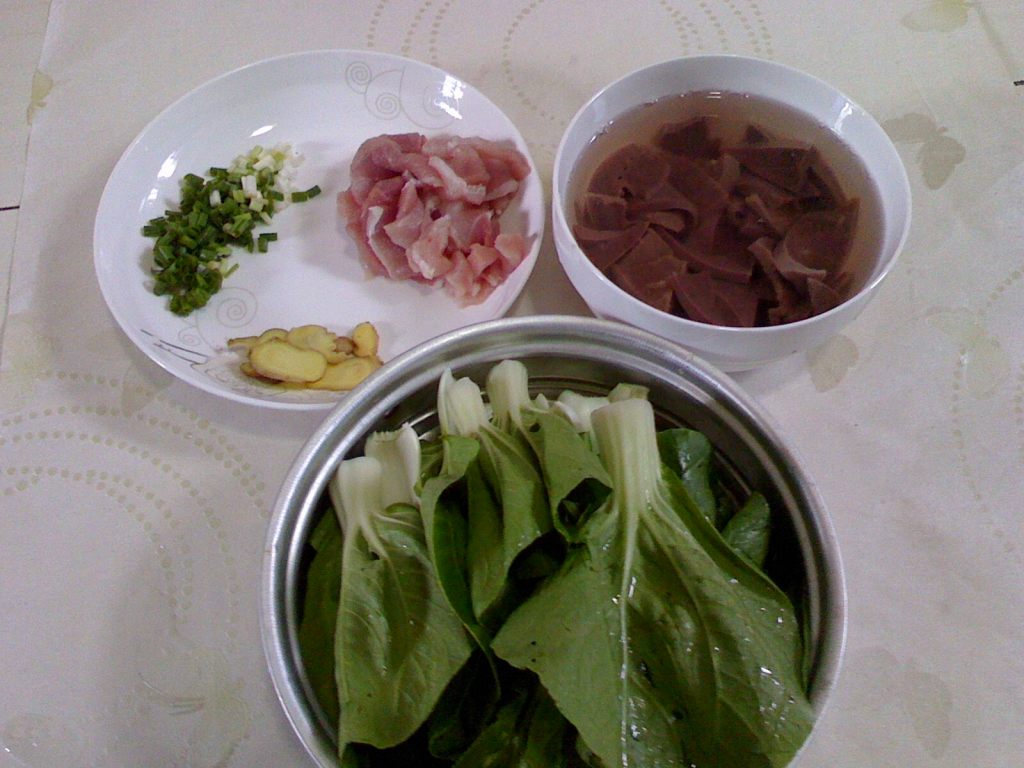 猪肝瘦肉汤河粉步骤2