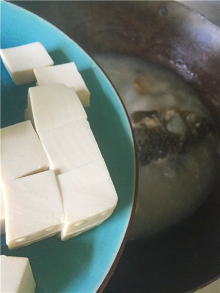 奶香鲫鱼豆腐汤步骤6