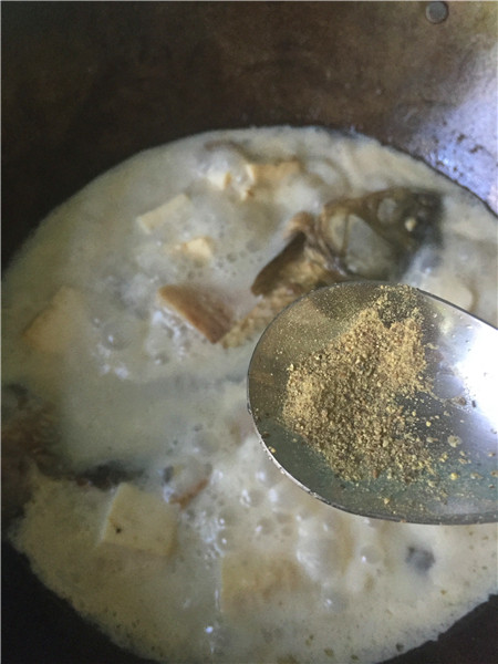 奶香鲫鱼豆腐汤步骤9