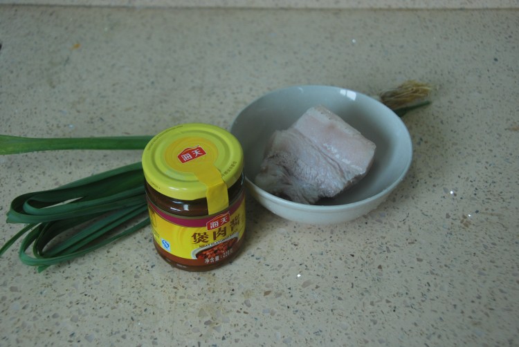 煲五花肉步骤1