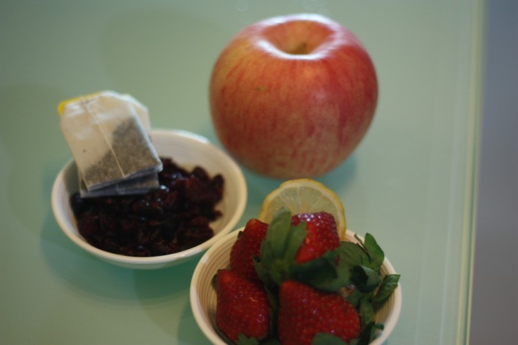 蔓越莓水果茶步骤1