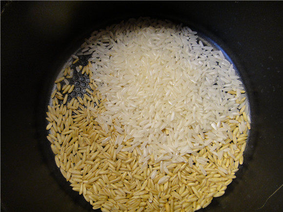 燕麦大米粥步骤2
