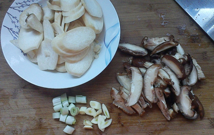 蚝油杏鲍香菇步骤2
