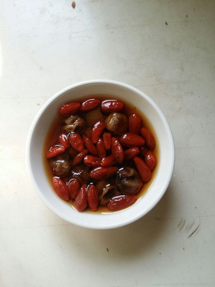 银耳大枣桂圆羹步骤3