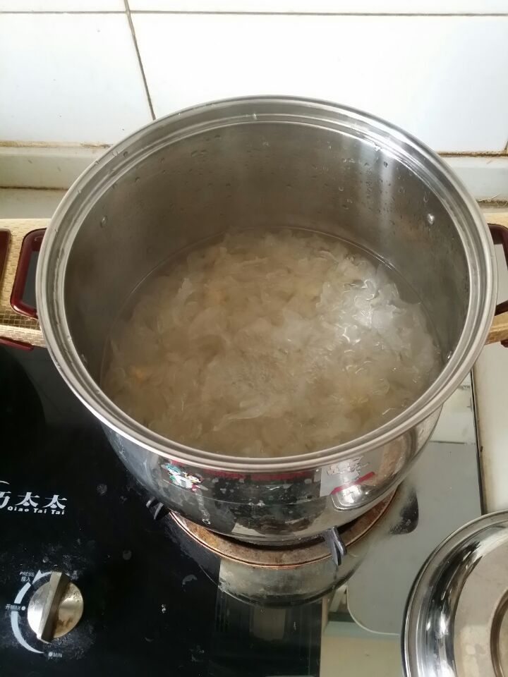 银耳大枣桂圆羹步骤9