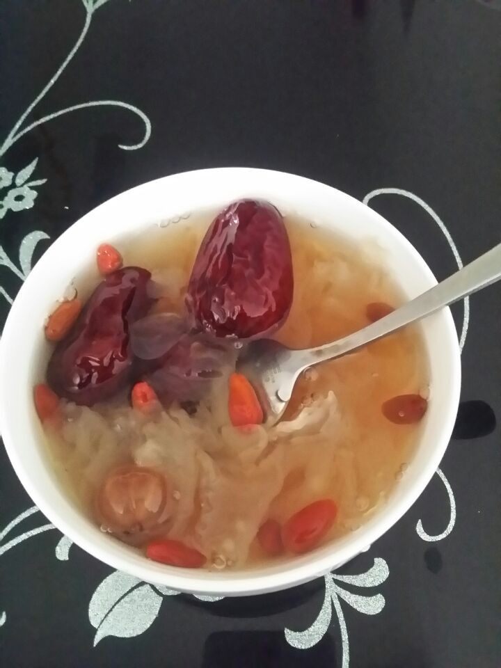 银耳大枣桂圆羹步骤10