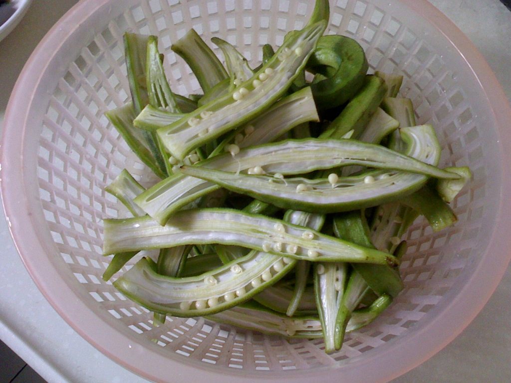 蚝油拌秋葵步骤1