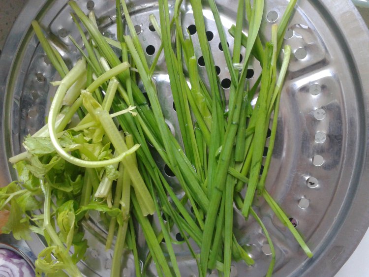 蔬菜鸡蛋发面大包子步骤2