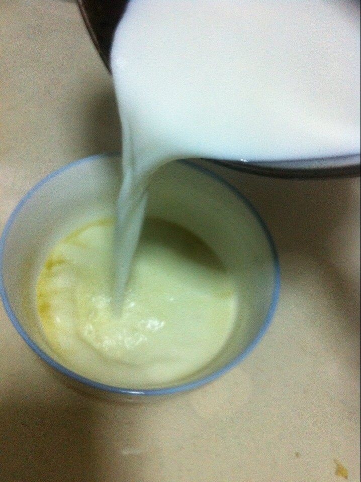 蜂蜜姜汁撞奶步骤5