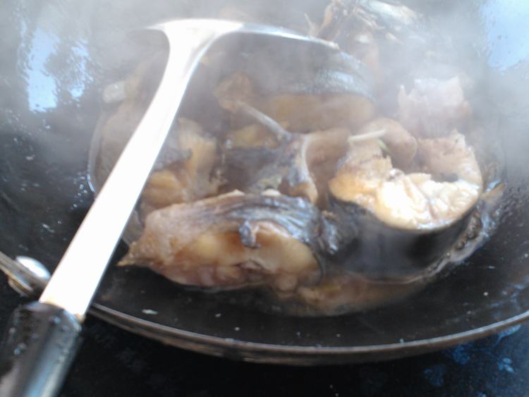 豌豆炖鱼步骤5