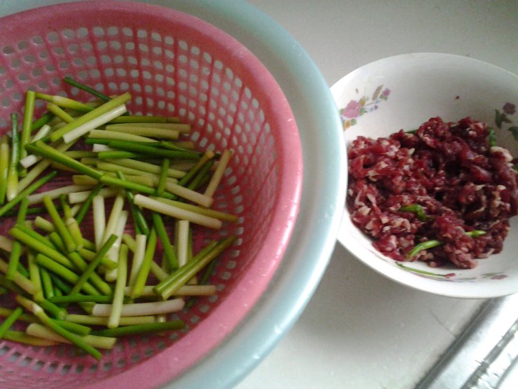 蒜苗炒牛肉丝步骤1