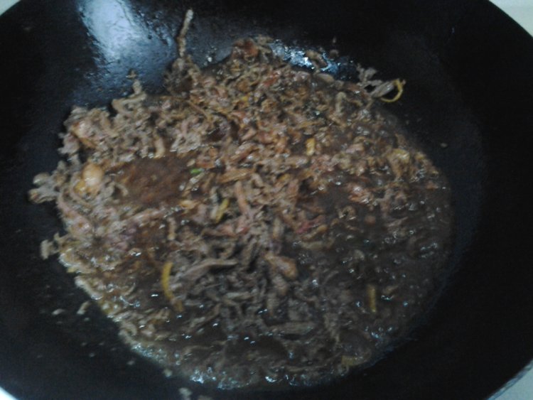 蒜苗炒牛肉丝步骤3