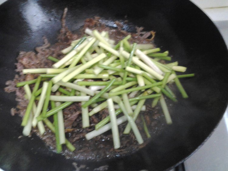 蒜苗炒牛肉丝步骤4