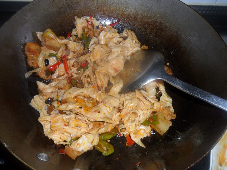 豆皮炒五花肉步骤4
