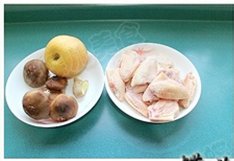 苹果香菇烧鸡翅步骤1