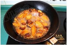 苹果香菇烧鸡翅步骤7