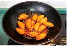 苹果香菇烧鸡翅步骤5
