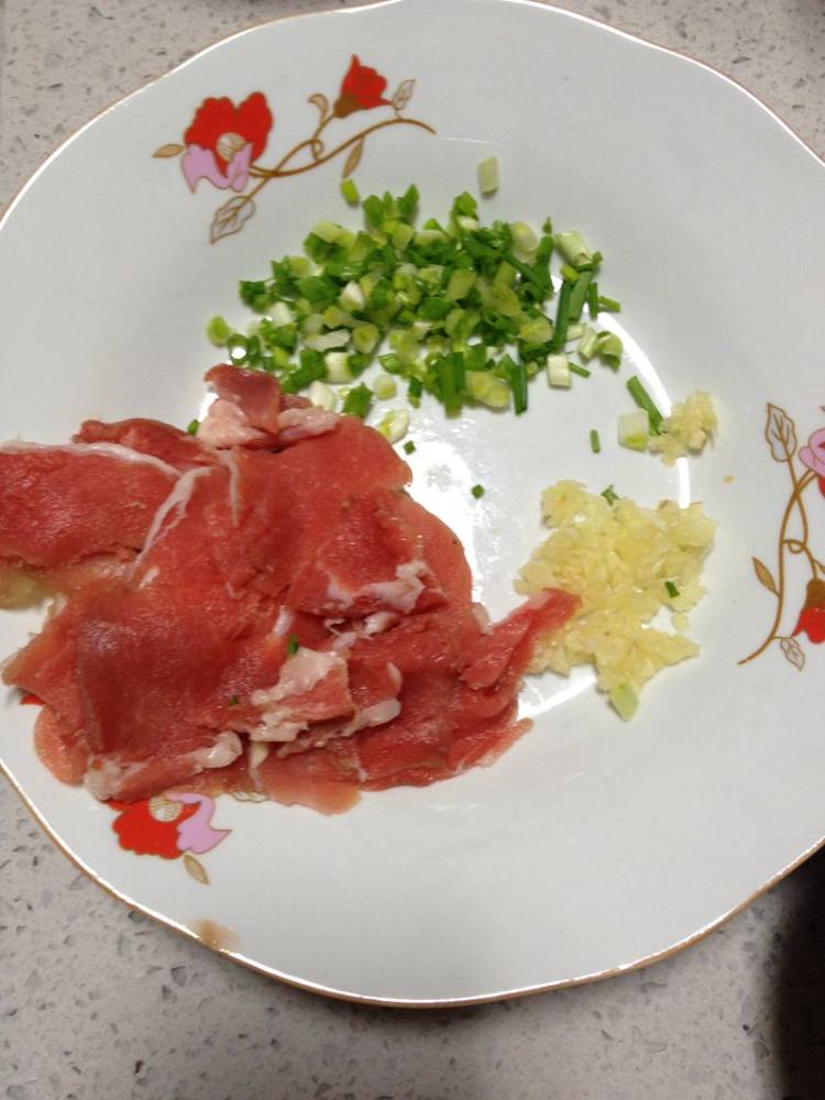 虫草花炒肉步骤3
